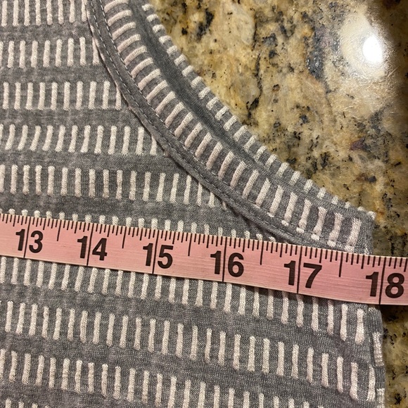 Flowy Ruffle Bottom Striped Textured Medium - Picture 6 of 6